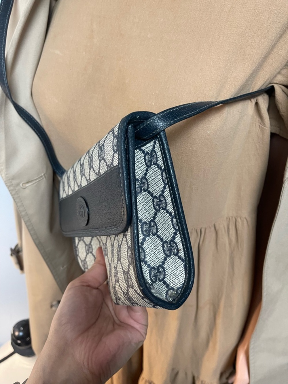 Authentic Gucci vintage GG canvas crossbody bag - Picture 4 of 13